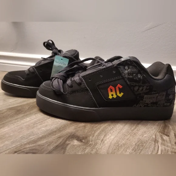 BNWT Mens DC AC/DC Shoes, Size 9.5 - Picture 2 of 12
